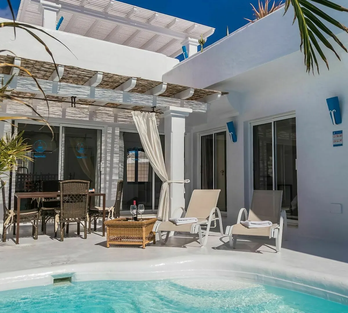 Villas Veaco Deluxe Bahia Azul location